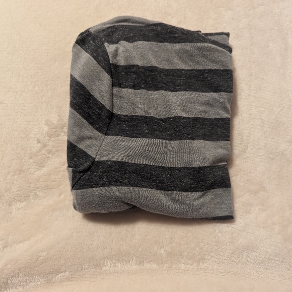 5/$20🩵 Old Navy Vintage Women's Vneck Tshirt - Picture 8 of 8